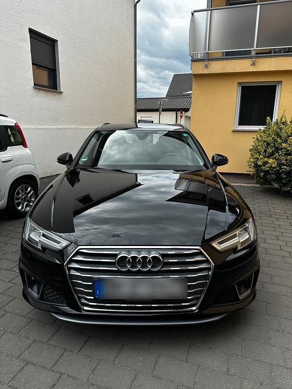 Schwarz Gebraucht 2019 Audi A4 S-Line Kombi | 21.900 € (Guter Preis) - Bild 1/4