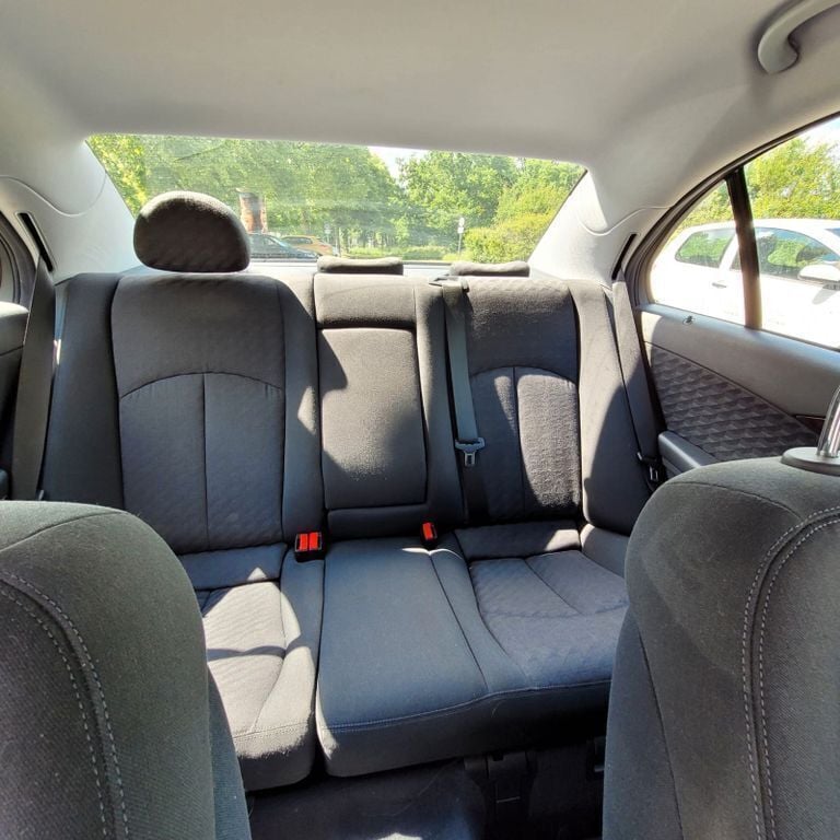 Silber Gebraucht 2005 Mercedes E220 Classic Limousine | 7.300 € (Etwas zu teuer) - Bild 1/4