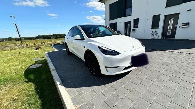 Weiß Gebraucht 2022 Tesla Model Y Performance SUV | 33.290 € (Superpreis) - Bild 1/4