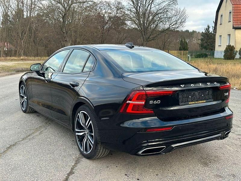 Gebraucht Volvo S60 R-Design 190 PS (139 kW) 2020 Schwarz Limousine