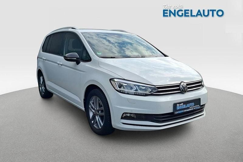 Weiß Gebraucht 2022 VW Touran Active Van / Kleinbus | 29.830 € (Fairer Preis) - Bild 1/4