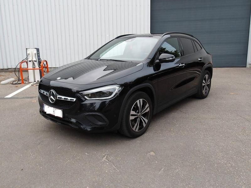 Schwarz Gebraucht 2021 Mercedes GLA200 SUV | 26.900 € (Guter Preis) - Bild 1/4