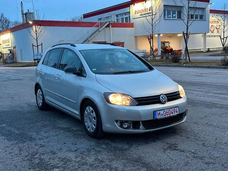 Gebraucht VW Golf VII Match 105 PS (77 kW) 2012 Gold Limousine