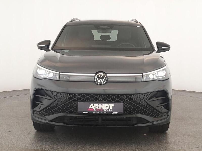 Gebraucht VW Tiguan R-line 265 PS (194 kW) 2025 Delfingrau SUV