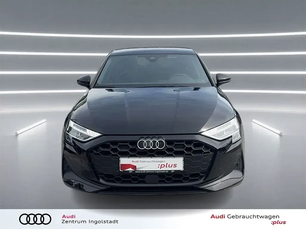 Gebraucht Audi A3 Ambiente 116 PS (85 kW) 2025 Brillantschwarz Limousine