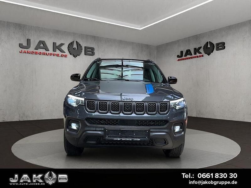 Gebraucht Jeep Compass Trailhawk 179 PS (131 kW) 2022 Graphite grey SUV