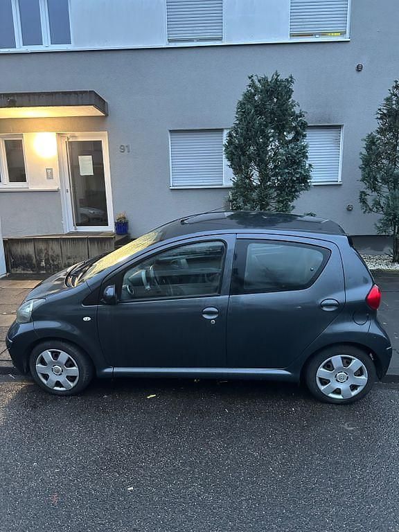 Gebraucht Toyota Aygo 68 PS (50 kW) 2006 Grau Kleinwagen