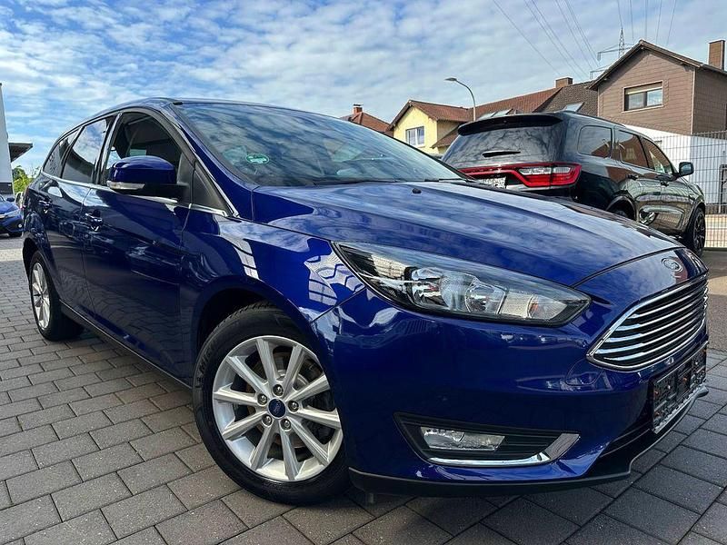 Blau Gebraucht 2018 Ford Focus Limousine | 12.400 € (Superpreis) - Bild 1/4