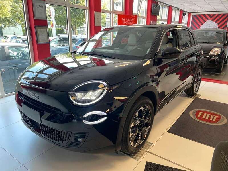 Schwarz Gebraucht 2024 Fiat 600 La Prima SUV | 27.890 € (Guter Preis) - Bild 1/4