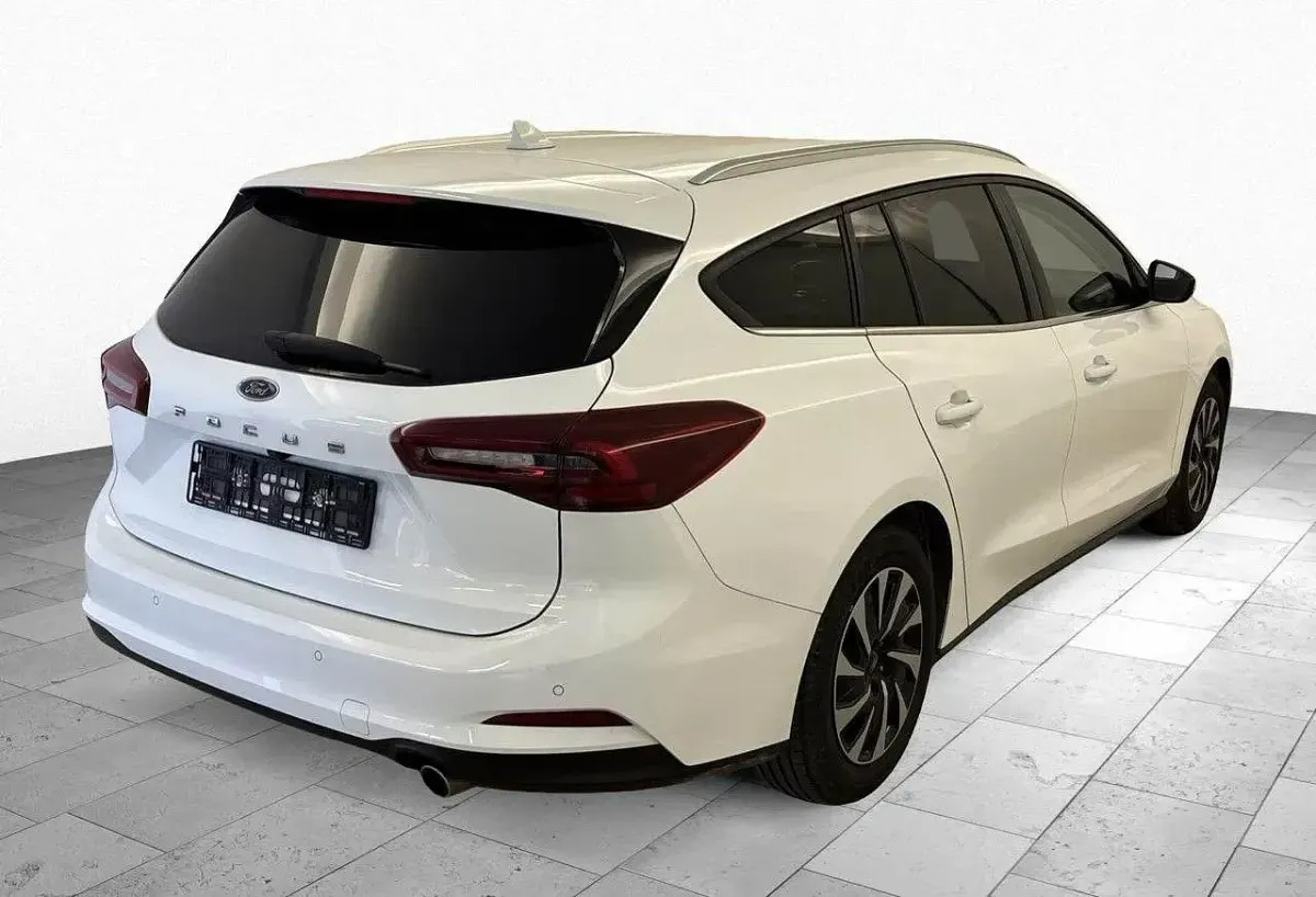 Gebraucht Ford Focus Titanium 160 PS (117 kW) 2022 Frozen white Kombi