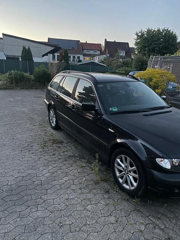Schwarz Gebraucht 2004 BMW 318 Kombi | 2.199 € (Guter Preis) - Bild 1/4