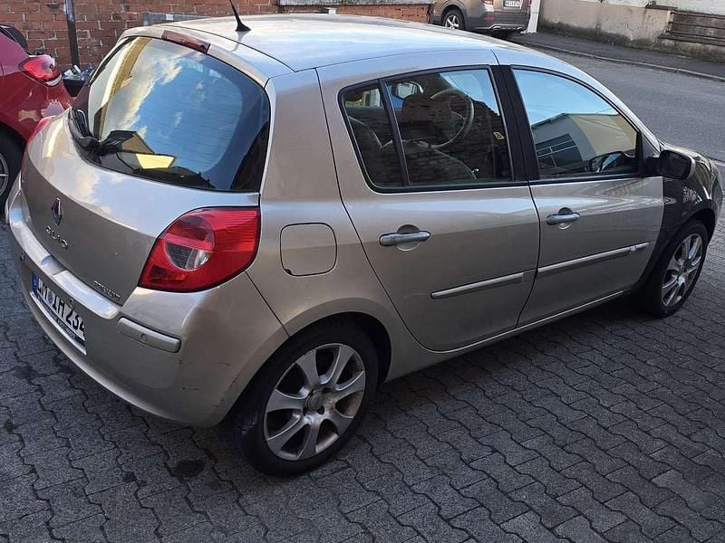 Gebraucht Renault Clio II Initiale 111 PS (81 kW) 2006 Braun Limousine