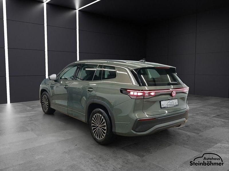 Gebraucht VW Tayron Life 150 PS (110 kW) 2025 Cipressinogrün (grün) SUV