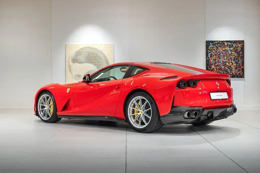 Gebraucht Ferrari 812 799 PS (587 kW) 2018 Rot Coupé