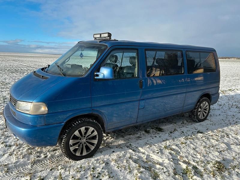 Blau Gebraucht 2000 VW Caravelle Van / Kleinbus | 15.000 € - Bild 1/4