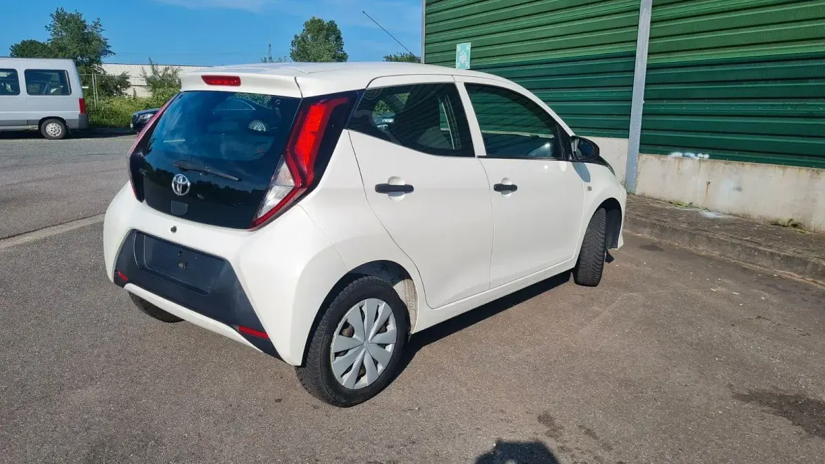 Gebraucht Toyota Aygo 72 PS (52 kW) 2018 Weiß Kleinwagen