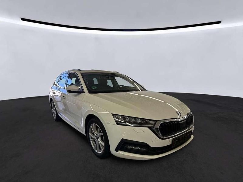 Gebraucht Skoda Octavia Clever 204 PS (150 kW) 2022 Weiß Kombi