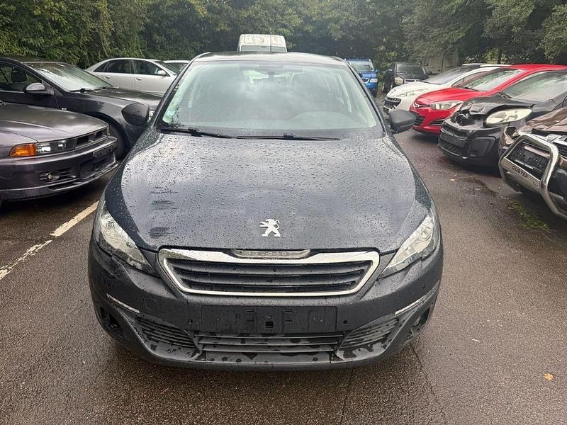 Gebraucht Peugeot 308 Access 92 PS (67 kW) 2014 Grau Limousine