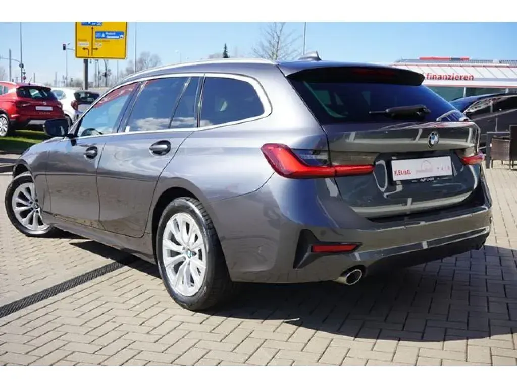 Gebraucht BMW 318 Advantage 150 PS (110 kW) 2020 Grau (metallic) Kombi