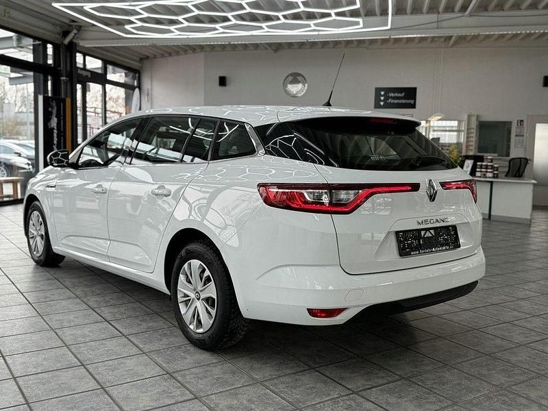Gebraucht Renault Mégane IV Life 116 PS (85 kW) 2019 Weiß Limousine