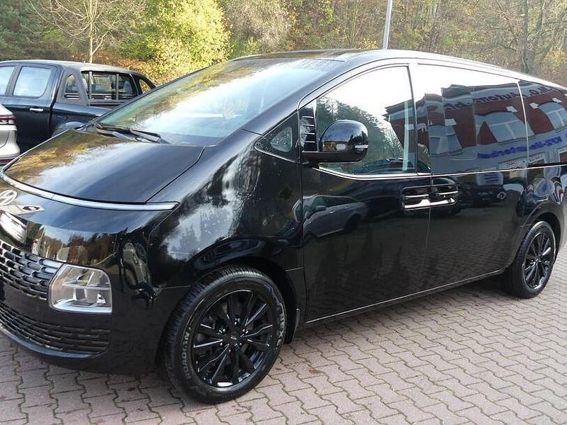 Schwarz Gebraucht 2023 Hyundai Staria Van | 44.990 € (Guter Preis) - Bild 1/4