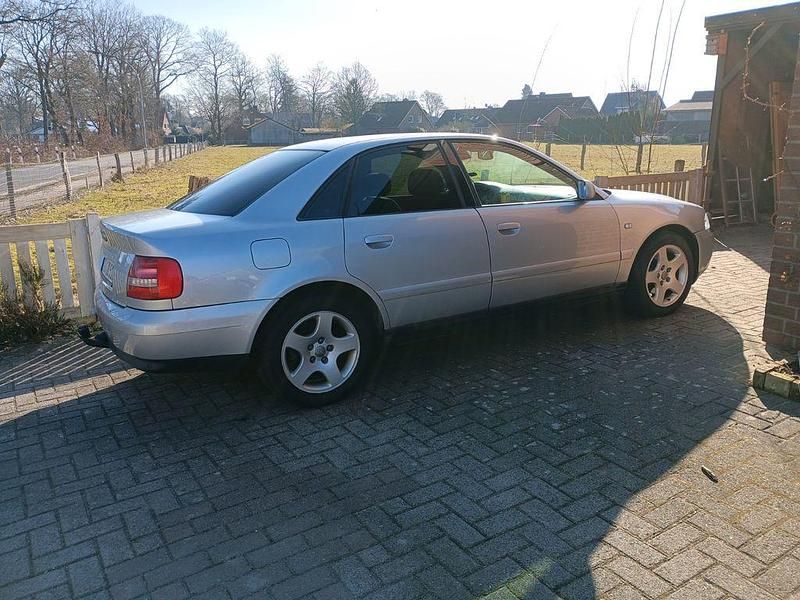Gebraucht Audi A4 Sport 125 PS (91 kW) 2000 Silber Limousine