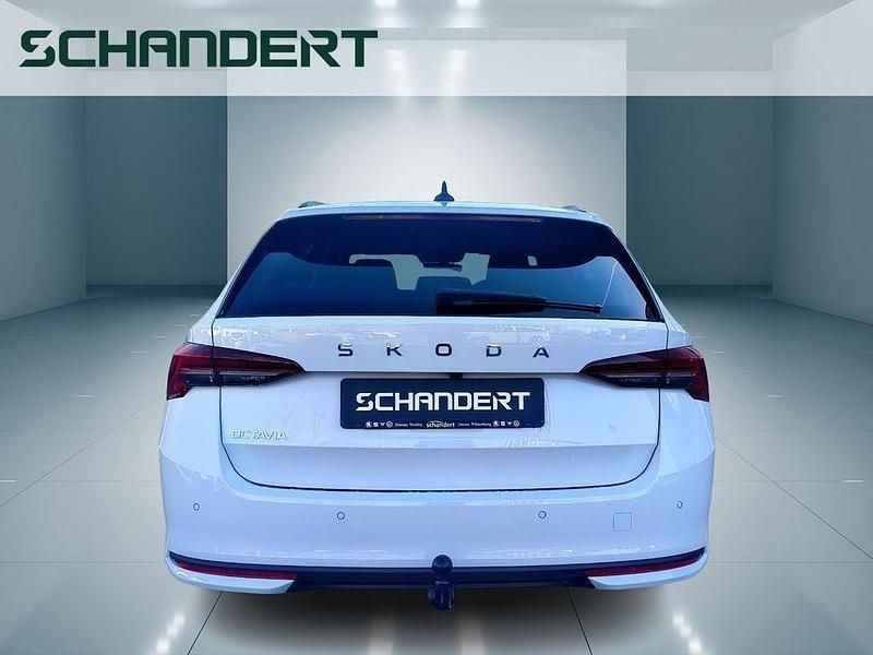 Neu Skoda Octavia 150 PS (110 kW) 2026 Moonweiss metallic Kombi