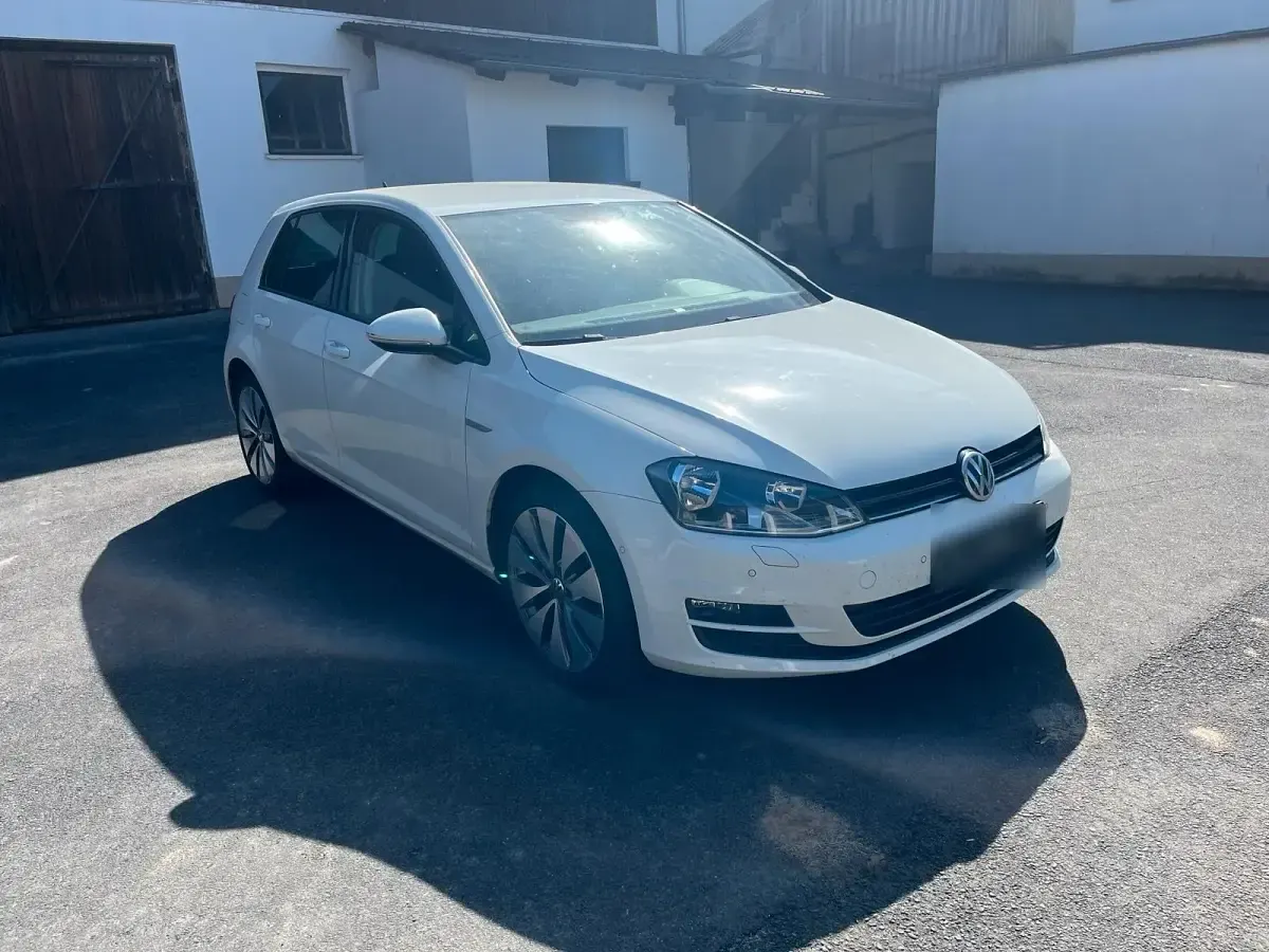 Gebraucht VW Golf VII 125 PS (91 kW) 2014 Weiß Limousine