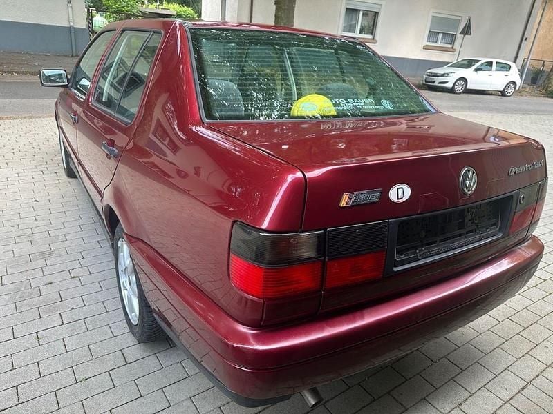 Second-hand VW Vento 90 CP (66 kW) 1996 Roșu Berlinǎ