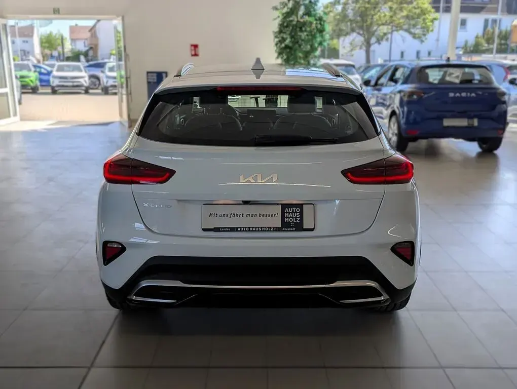 Neu Kia XCeed Comfort 150 PS (110 kW) 2026 Carraraweiß SUV