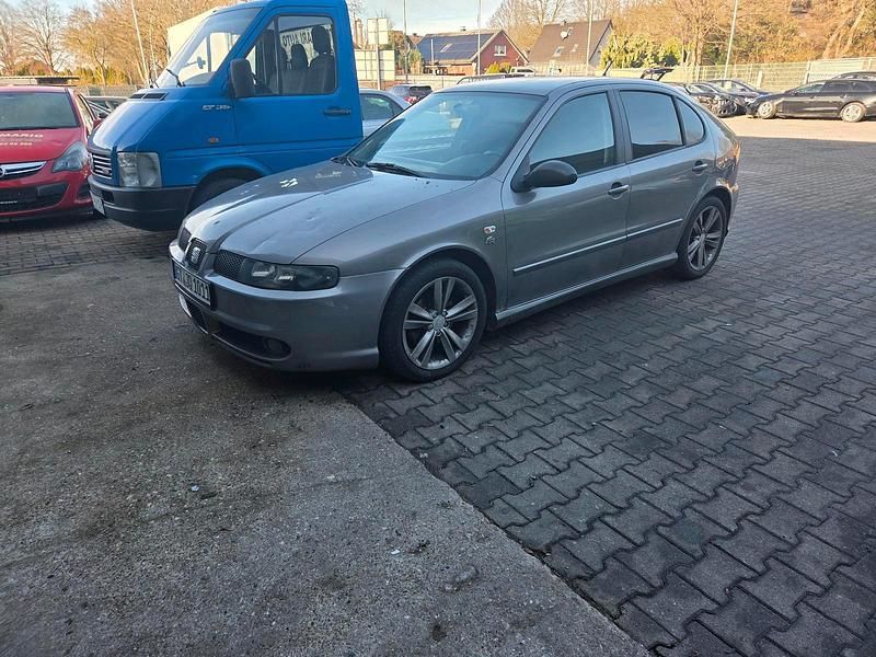 Grau Gebraucht 2004 Seat Leon FR Limousine | 1.450 € (Superpreis) - Bild 1/4