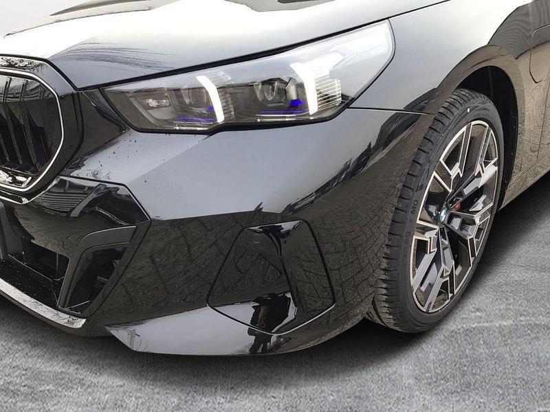 Neu BMW 530e M Sport 299 PS (219 kW) 2025 Schwarz Kombi