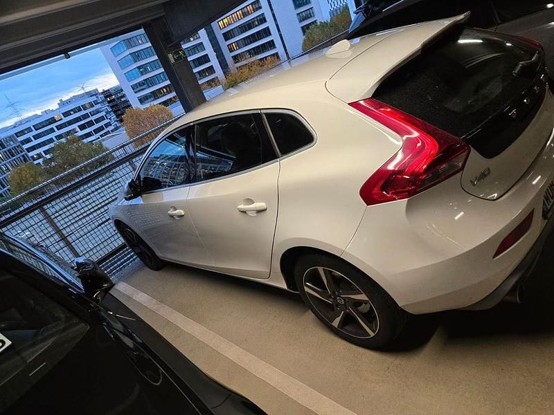 Gebraucht Volvo V40 R-Design 150 PS (110 kW) 2014 Weiß Limousine