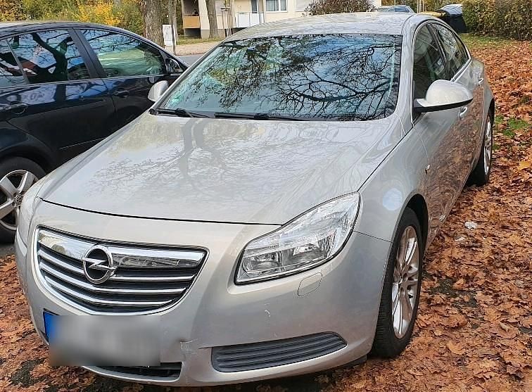 Grau Gebraucht 2010 Opel Insignia Limousine | 6.400 € (Teuer) - Bild 1/4