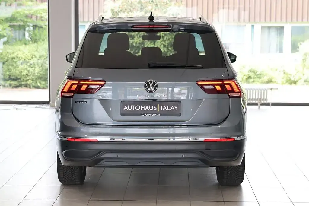 Gebraucht VW Tiguan Allspace Life 150 PS (110 kW) 2023 Grau(metallic) SUV