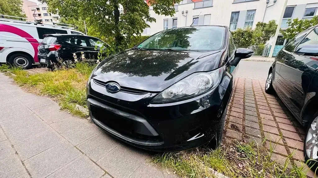 Używany Ford Fiesta 60 KM (44 kW) 2011 Czarny Sedan/Limuzyna