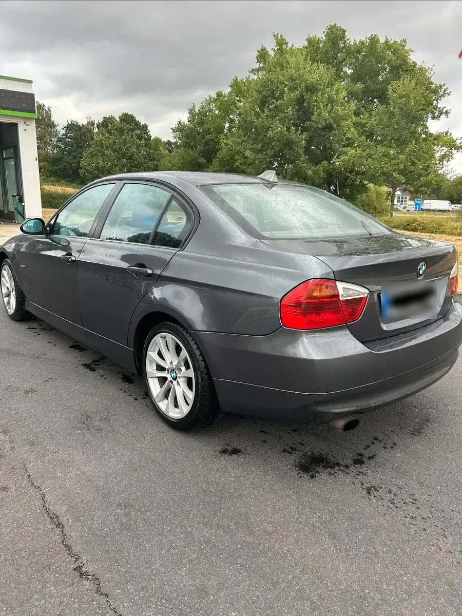 Gebraucht BMW 318 129 PS (94 kW) 2006 Grau Limousine