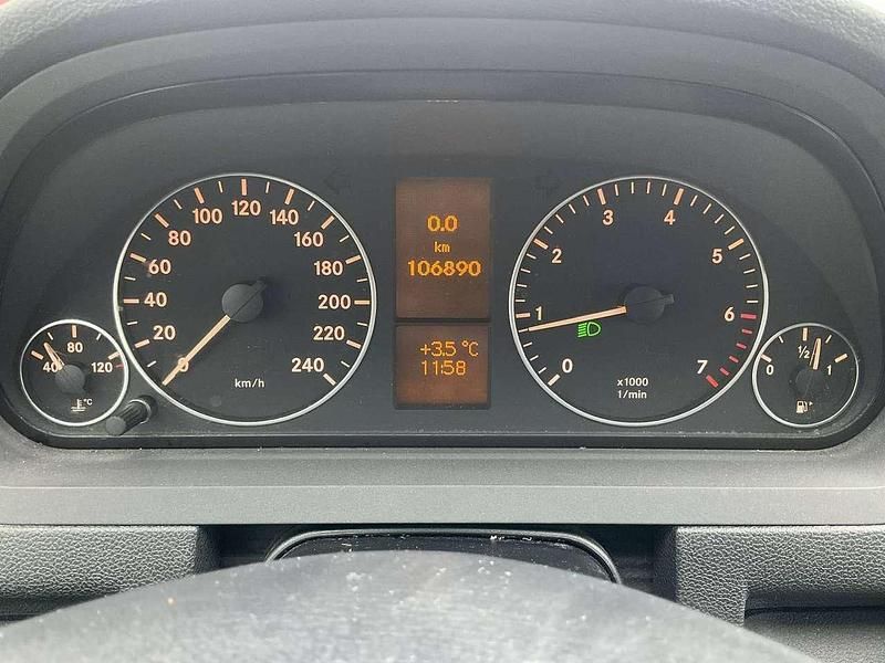 Gebraucht Mercedes A160 95 PS (69 kW) 2012 Polarsilber Limousine