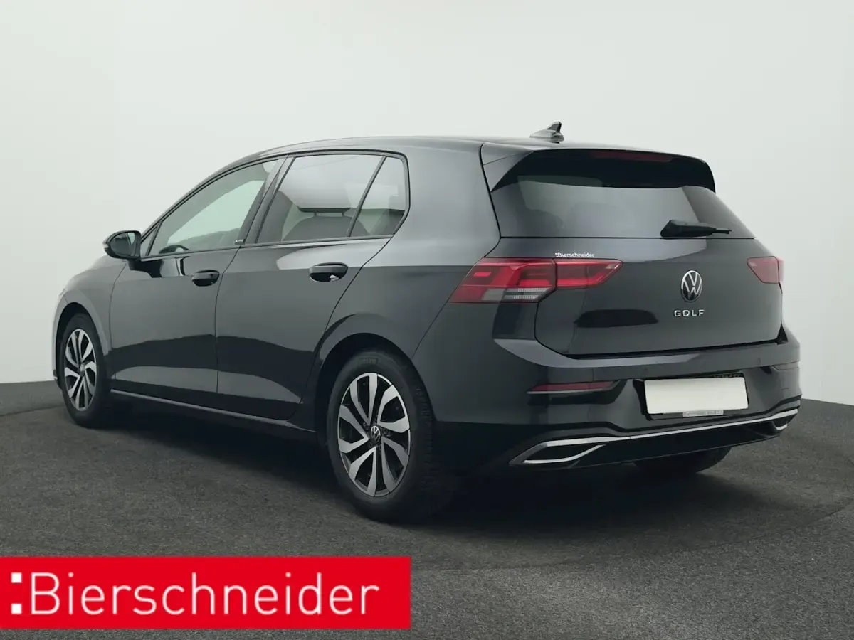 Gebraucht VW Golf VIII Active 150 PS (110 kW) 2022 Schwarz Limousine