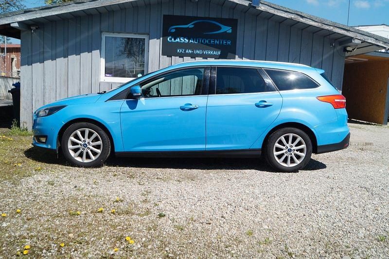 Gebraucht Ford Focus Titanium 125 PS (91 kW) 2016 Blau Kombi