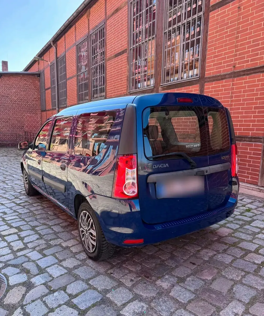 Second-hand Dacia Logan 75 CP (55 kW) 2009 Albastru Break
