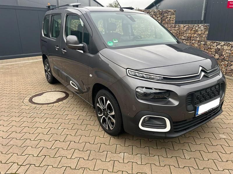 Grau Gebraucht 2019 Citroën Berlingo Shine Van / Kleinbus | 12.450 € (Superpreis) - Bild 1/4