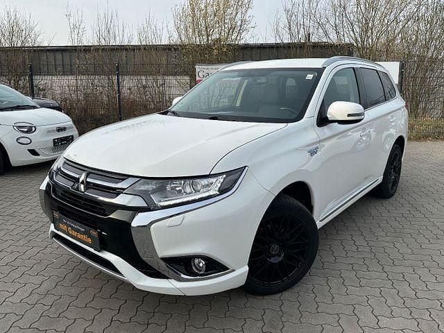 Gebraucht Mitsubishi Outlander P-HEV 121 PS (88 kW) 2017 Weiß SUV