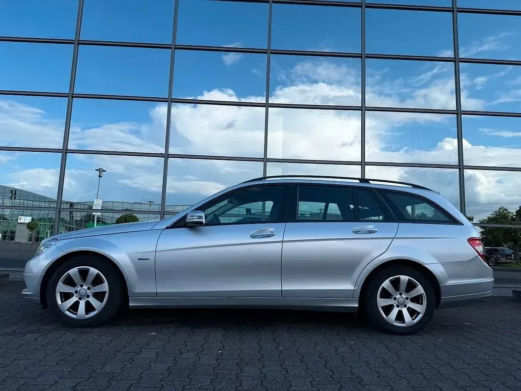 Second-hand Mercedes C200 136 CP (100 kW) 2011 Argintiu Berlinǎ