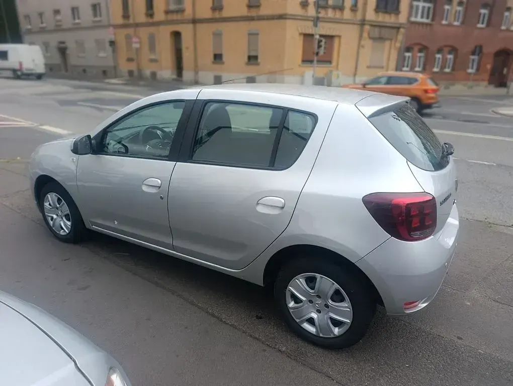 Gebraucht Dacia Sandero Lauréate 90 PS (66 kW) 2018 Silber Limousine