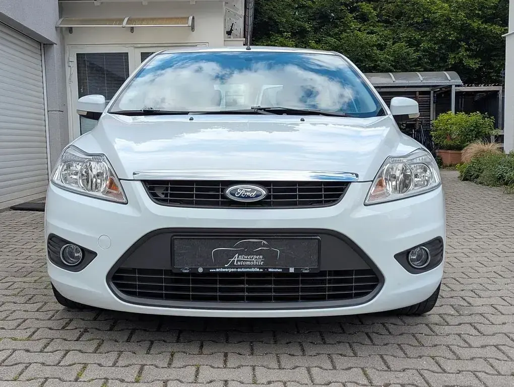 Gebraucht Ford Focus 101 PS (74 kW) 2011 Frozen white Limousine