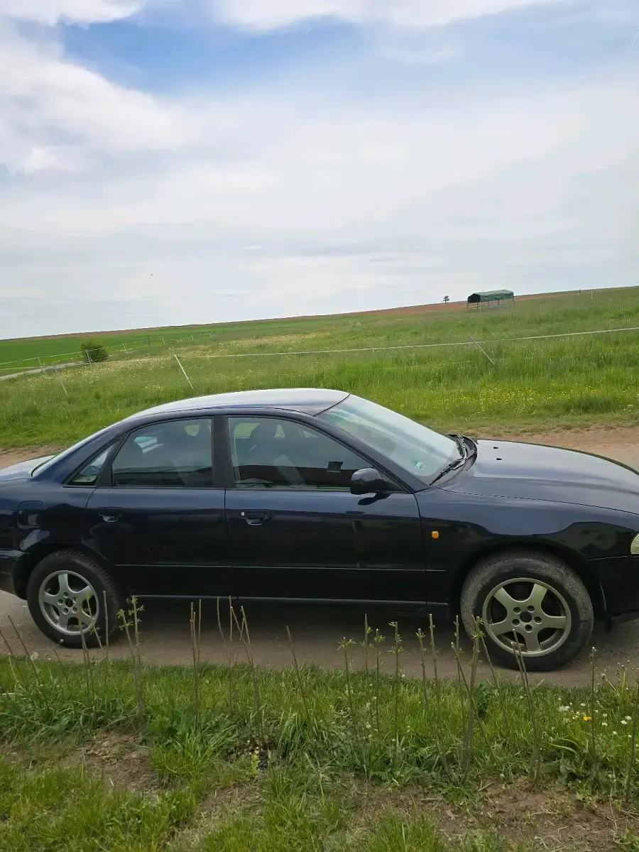 Brugt Audi A4 101 HK (74 kW) 1997 Blå Sedan