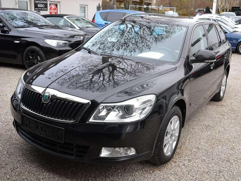 Schwarzmagic perleffekt Gebraucht 2010 Skoda Octavia Elegance Kombi | 9.900 € (Teuer) - Bild 1/4