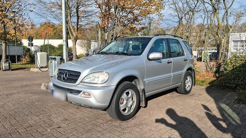 Gebraucht Mercedes ML270 163 PS (119 kW) 2004 Silber SUV