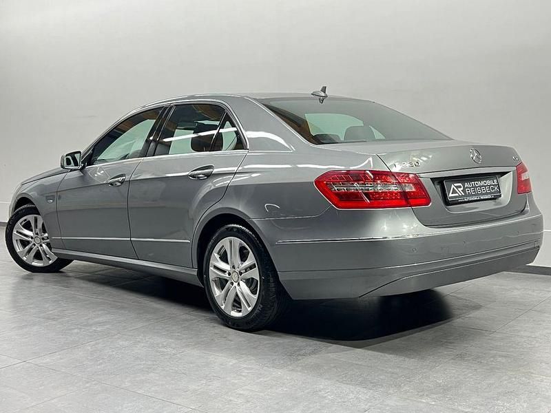 Gebraucht Mercedes E220 Avantgarde 170 PS (125 kW) 2011 Silber Limousine